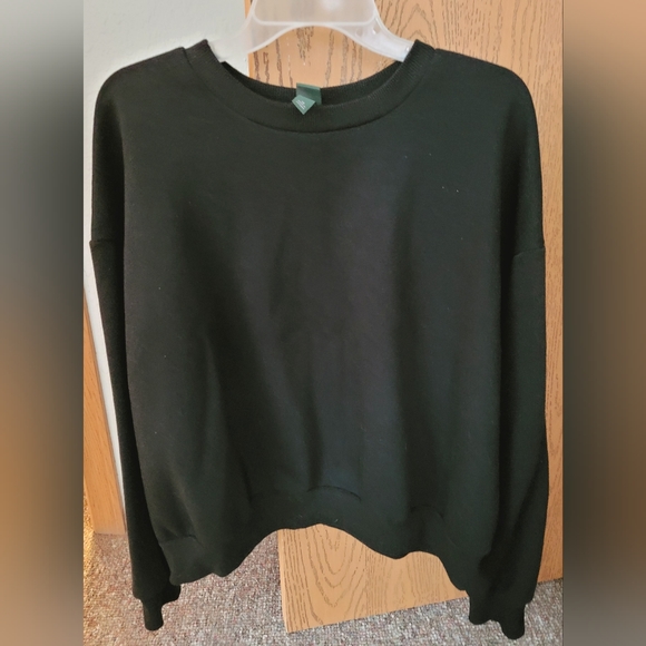 NWT Women's Plus Size Cropped Style Black Sweatshirt 2X - Picture 4 of 6